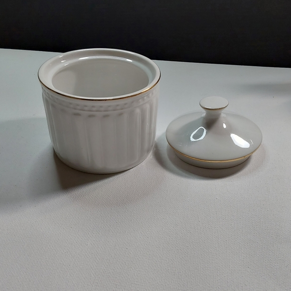 Oneida Other - Oneida Athena Gold Sugar Bowl with Lid White China Majesticware Embossed